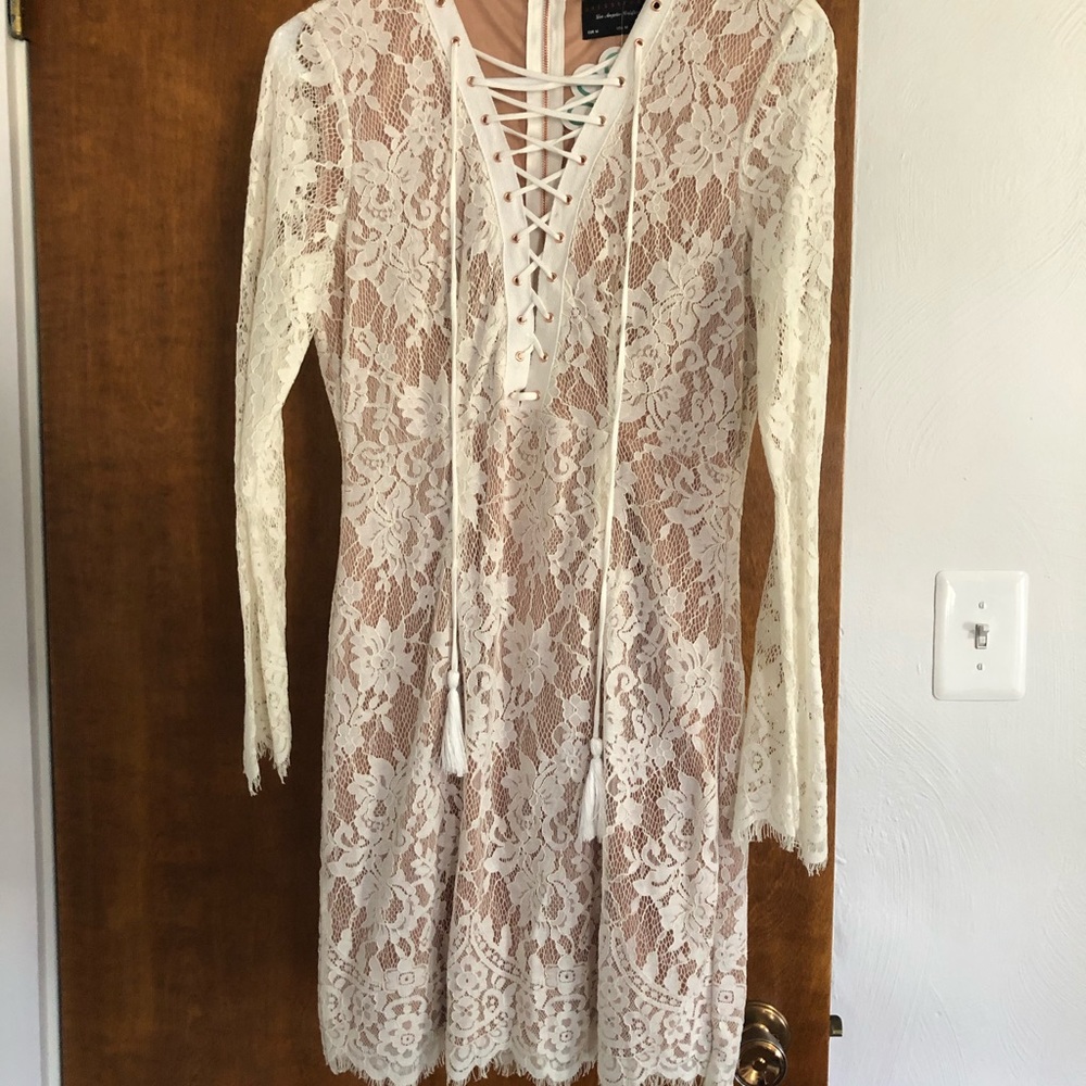White long sleeved lace dress - Picture 2 of 8
